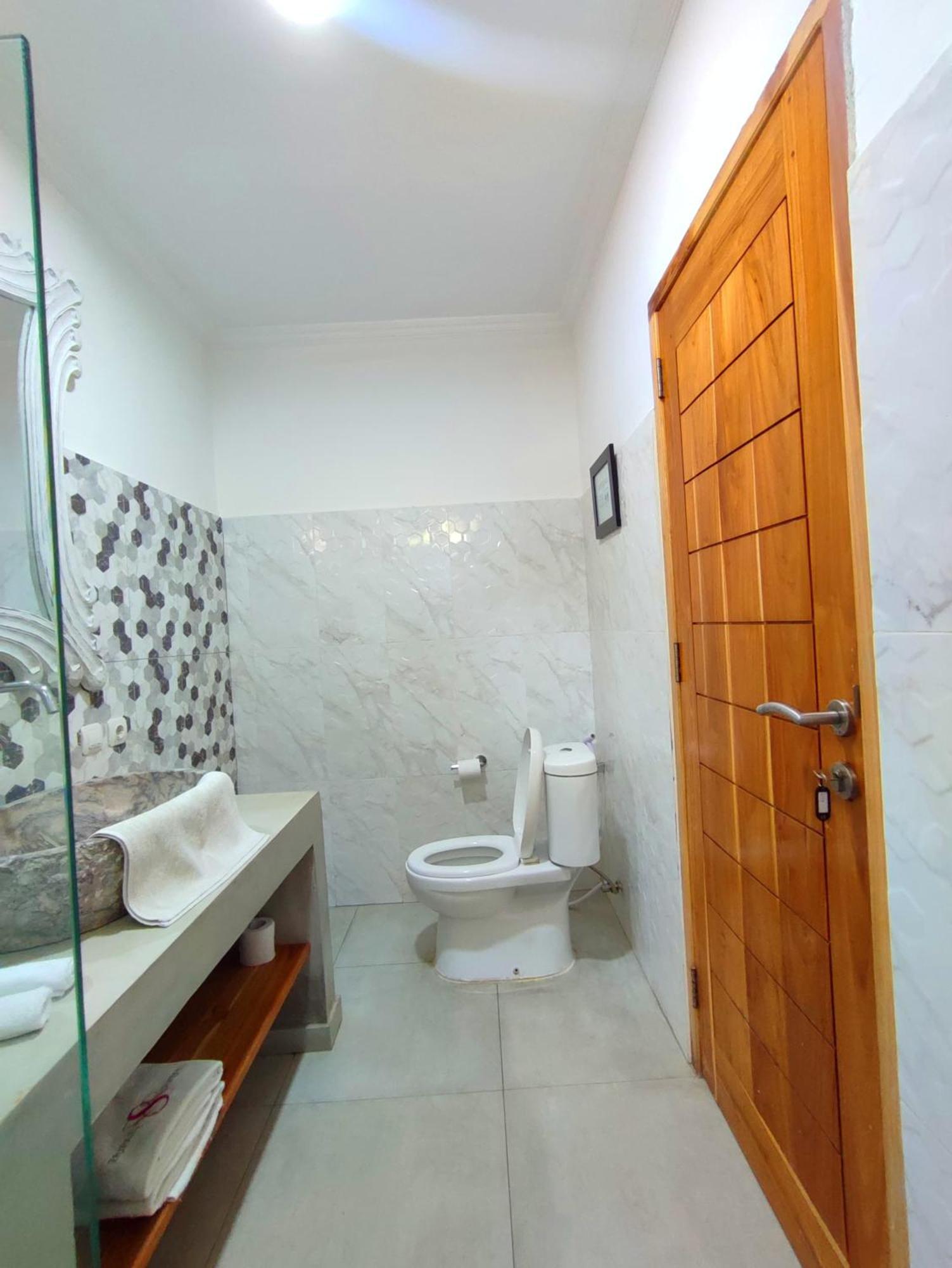 Triple 8 Suites Labuan Bajo Εξωτερικό φωτογραφία