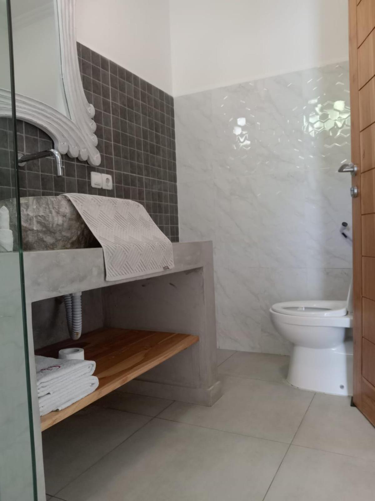 Triple 8 Suites Labuan Bajo Εξωτερικό φωτογραφία