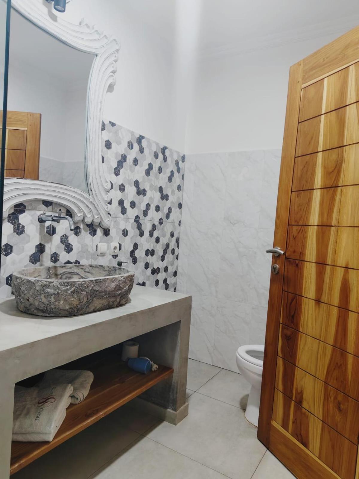 Triple 8 Suites Labuan Bajo Εξωτερικό φωτογραφία