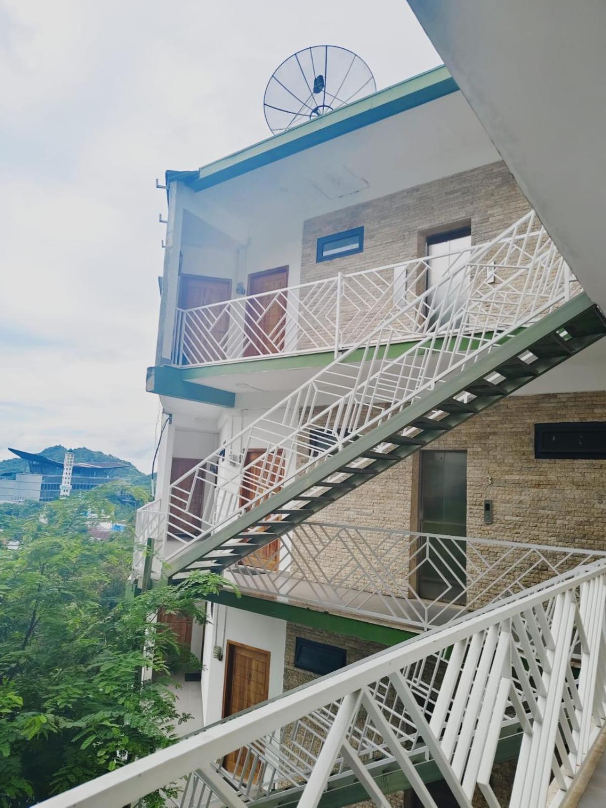 Triple 8 Suites Labuan Bajo Εξωτερικό φωτογραφία