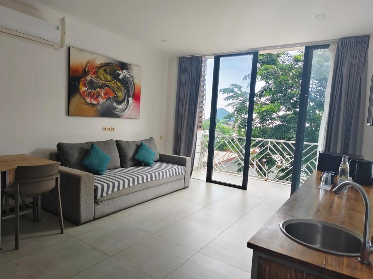 Triple 8 Suites Labuan Bajo Εξωτερικό φωτογραφία
