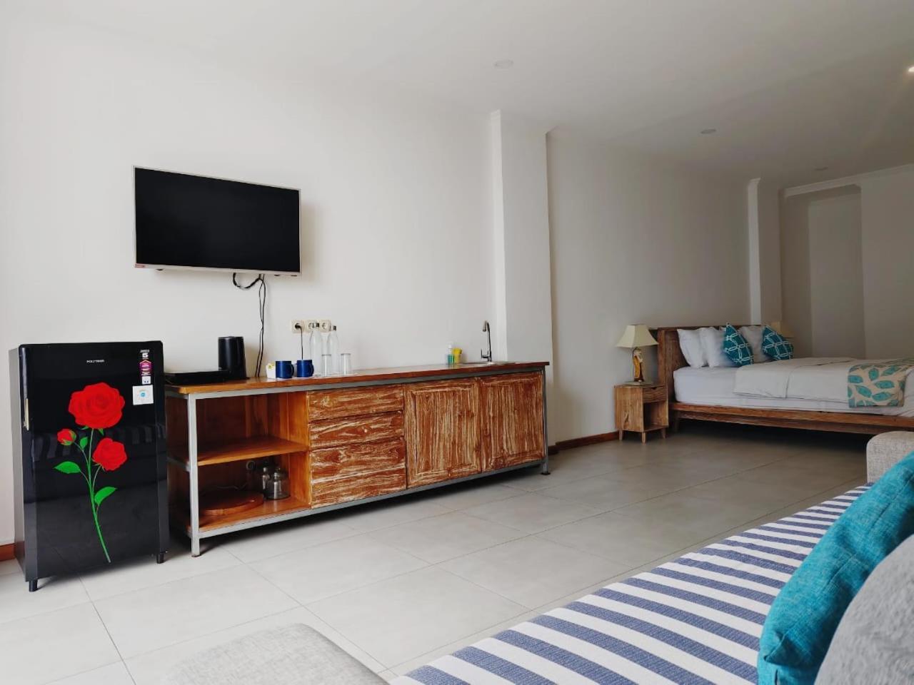 Triple 8 Suites Labuan Bajo Εξωτερικό φωτογραφία